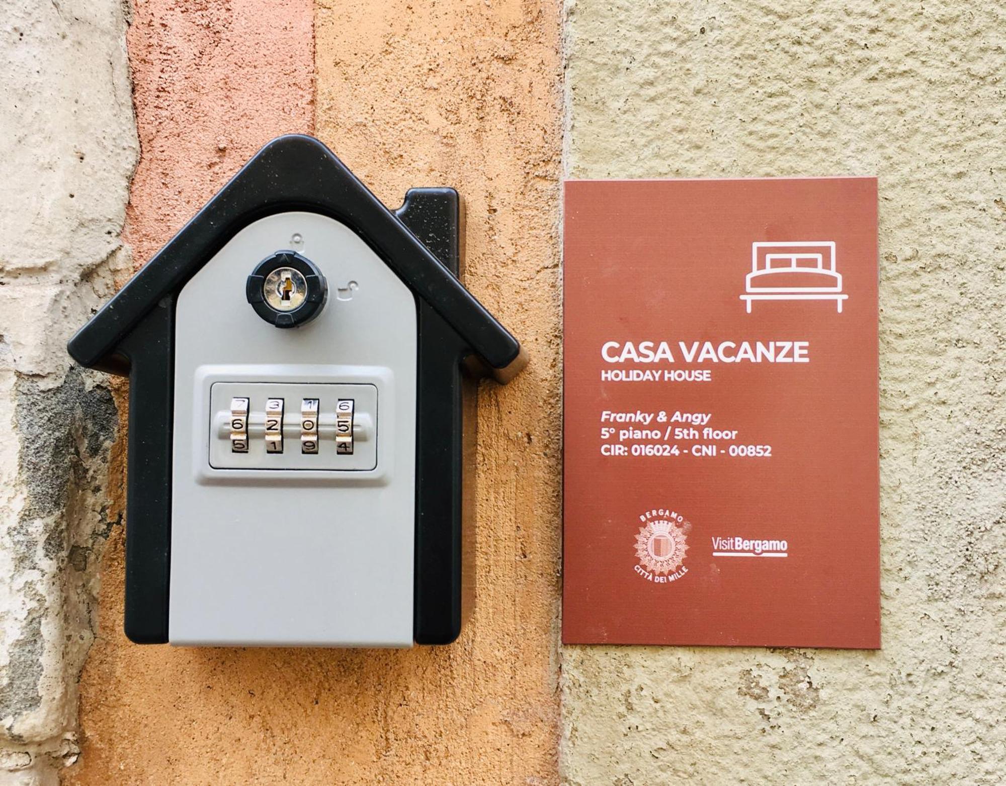 Franky & Angy Casa Vacanze Bergamo Bagian luar foto